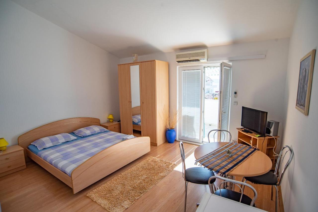 Apartments By The Sea Sumpetar, Omis - 2808 Exterior photo
